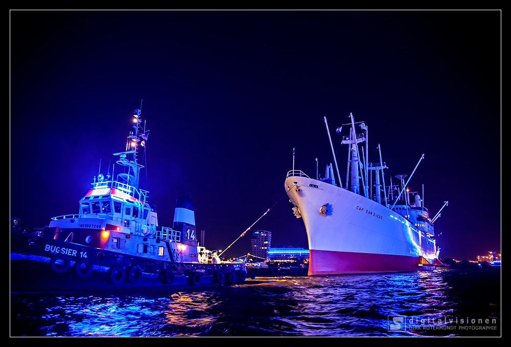 Hamburg Blue Port 2014 - Cap San Diego mit Bugsier 14