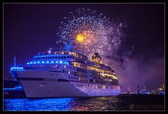 Hamburg Blue Port 2014 - MS Europa mit Feuerwerk