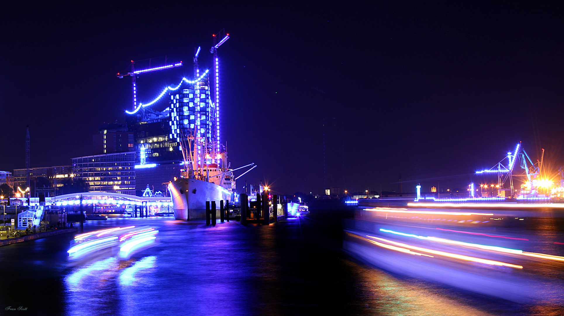 Hamburg Blue Port - Moving "Elphi"