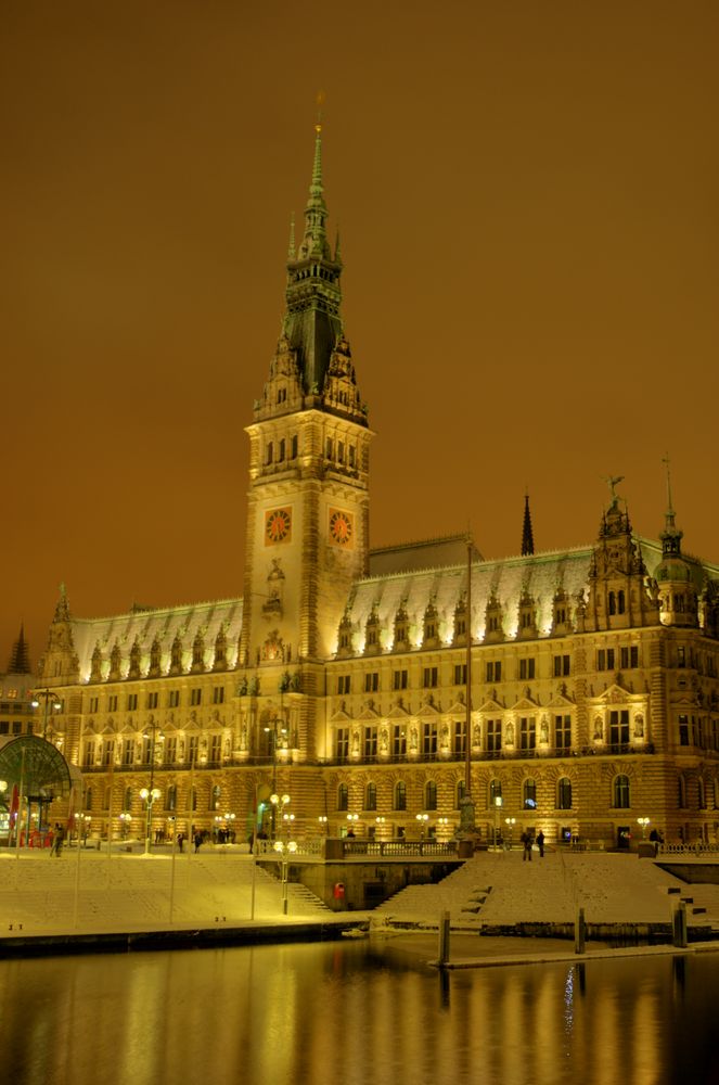 Hamburg by night