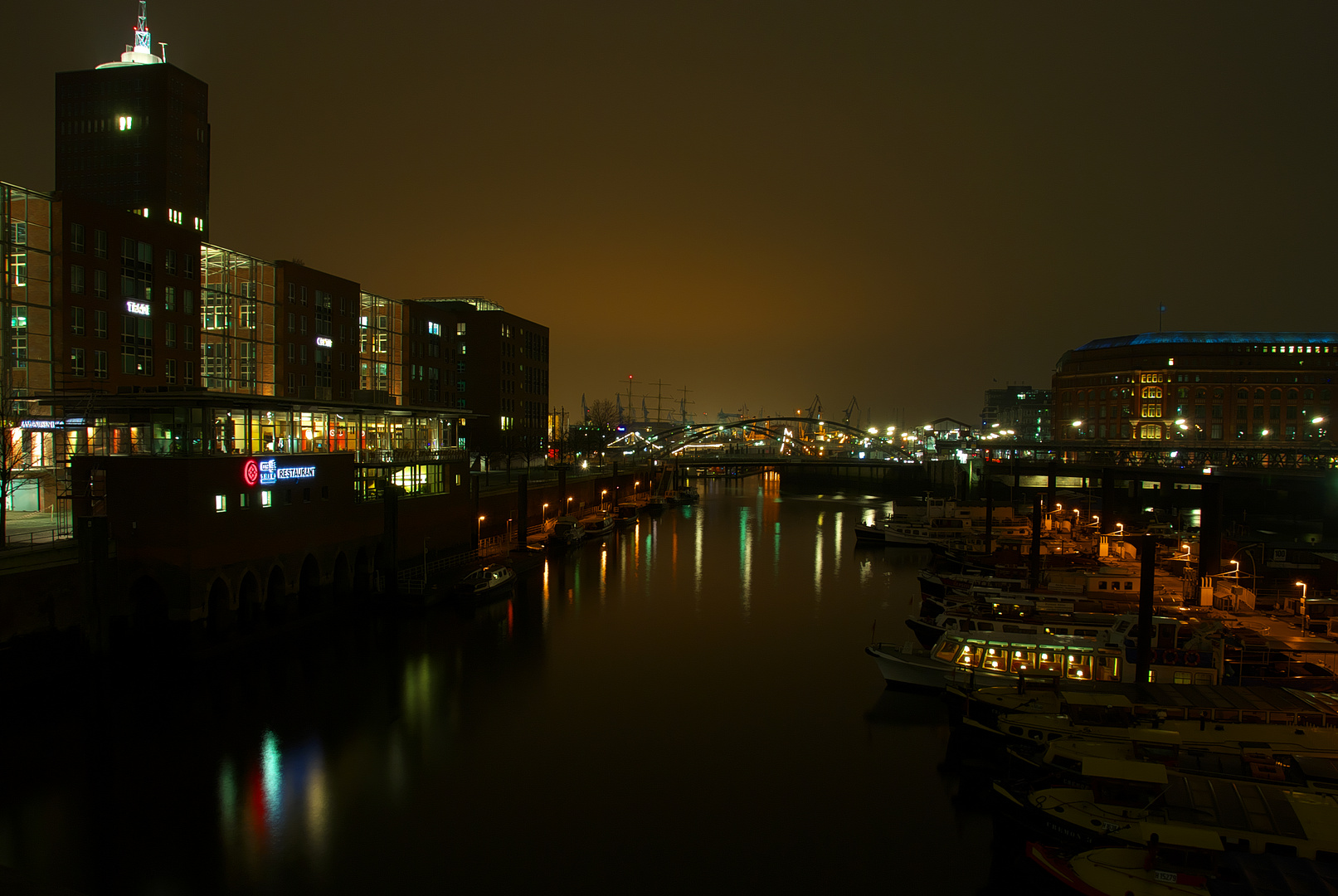 Hamburg colors by night