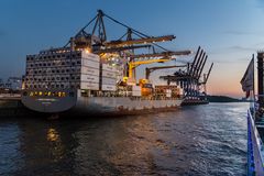 HAMBURG - CONTAINERHAFEN (2)