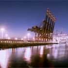 Hamburg Containerhafen bei Nacht