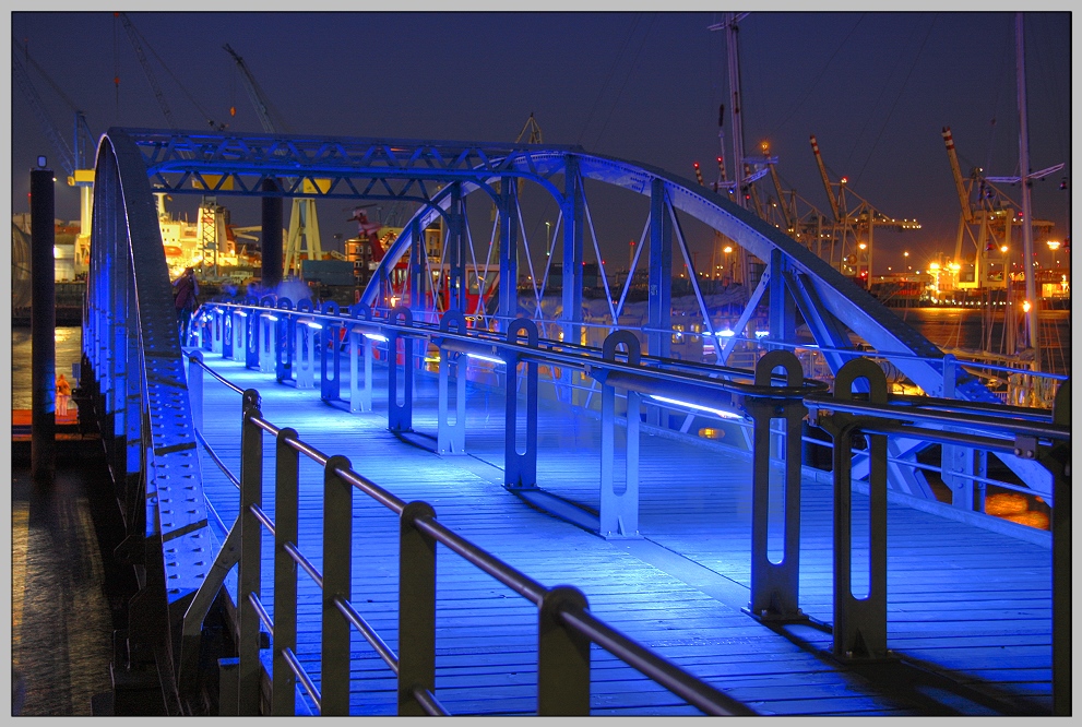 Hamburg Cruise Days 2008 - blaue Brücke am Fischmarkt