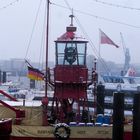 Hamburg - Der Hafen mit dem alten Feuerschiff Hamburg