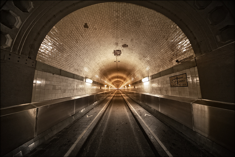 HAMBURG - Der Weg durch die Zeit