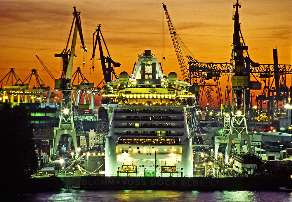 Hamburg Dock 17 / Jewel of the Seas