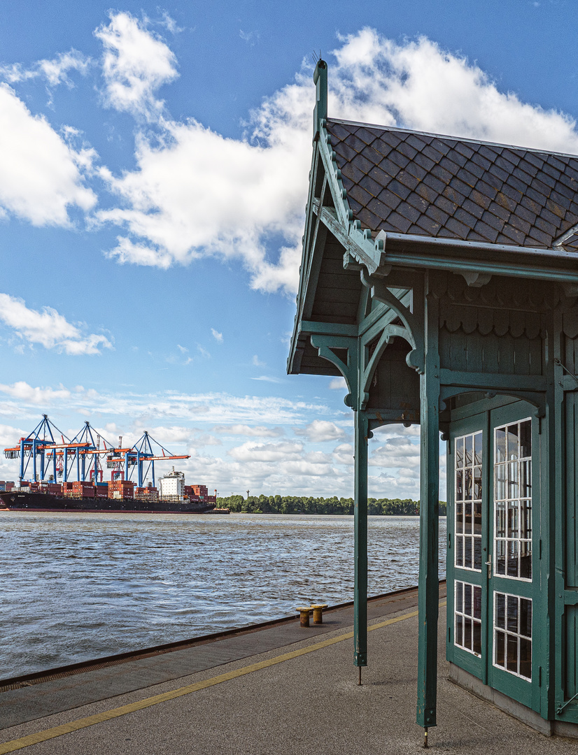 Hamburg. Döns. Museumshafen Övelgönne.