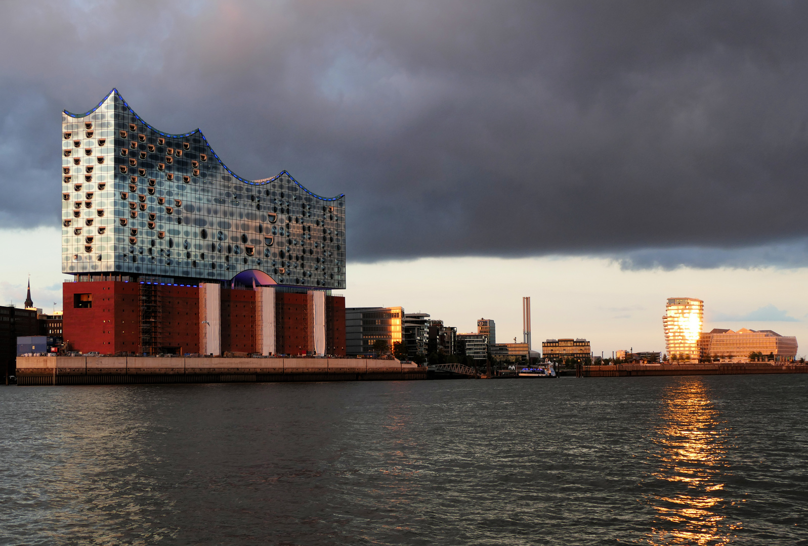 Hamburg - Elbphilharmonie - Blue Port