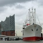 Hamburg -Elbphilharmonie und Cap San Diego-