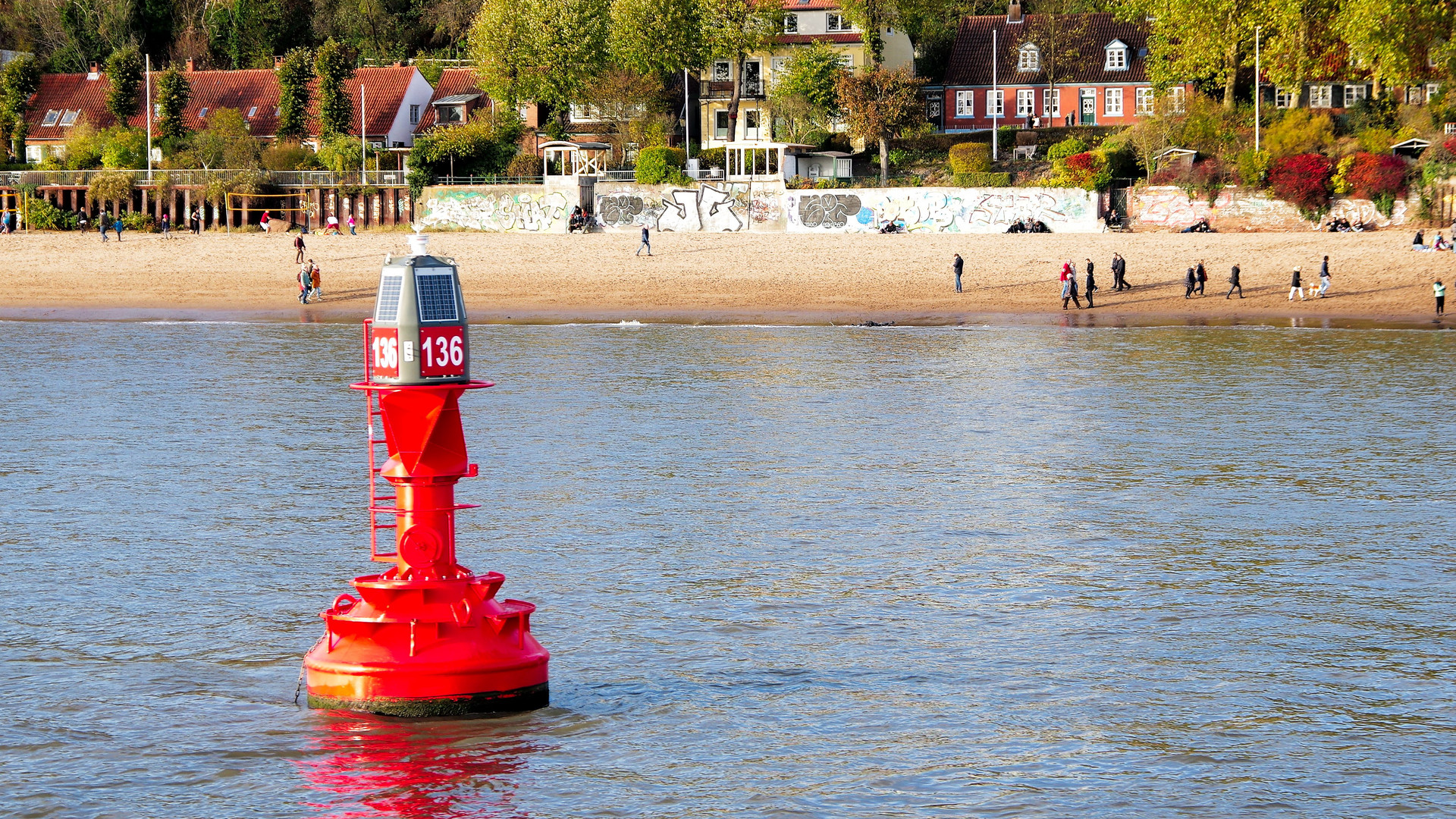 Hamburg Elbstrand Tonne 136