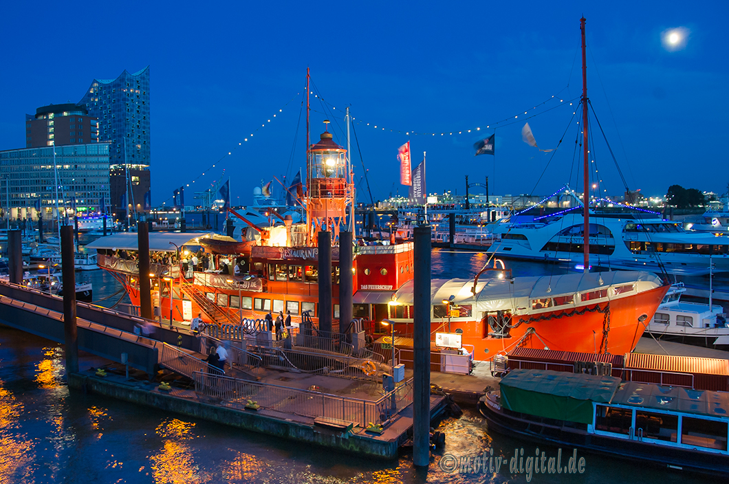 Hamburg - Feuerschiff zur blauen Stunde