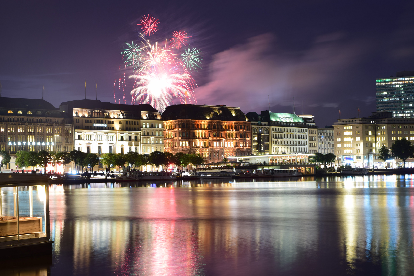 Hamburg Feuerwerk Jungfernstieg