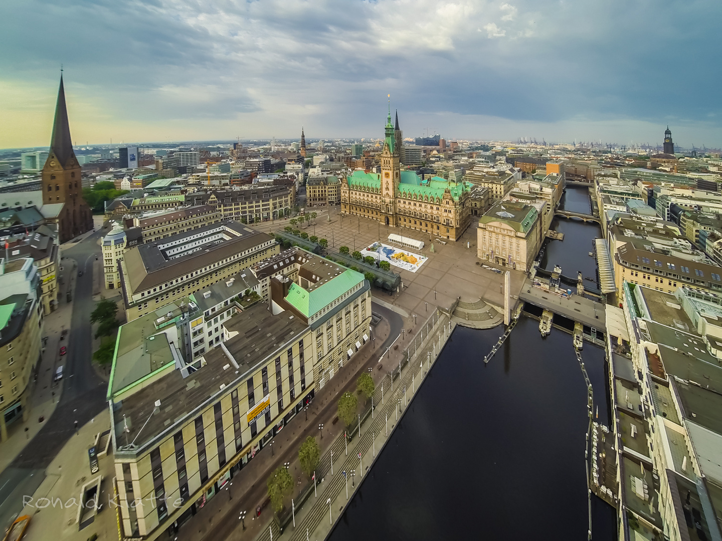 Hamburg frühmorgens um sechs