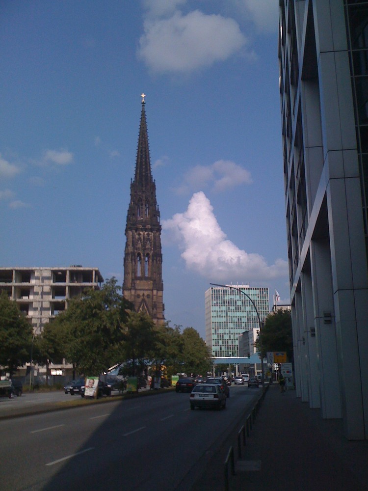 Hamburg: Gespenst attackiert Kirche