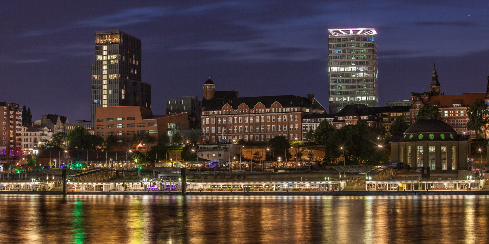 Hamburg: Hafen bei Nacht