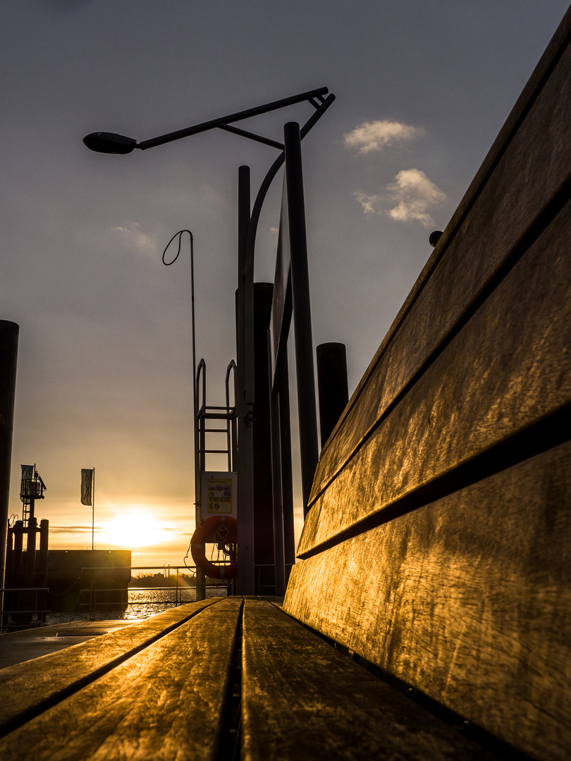 Hamburg Hafen bei Sonnenaufgang