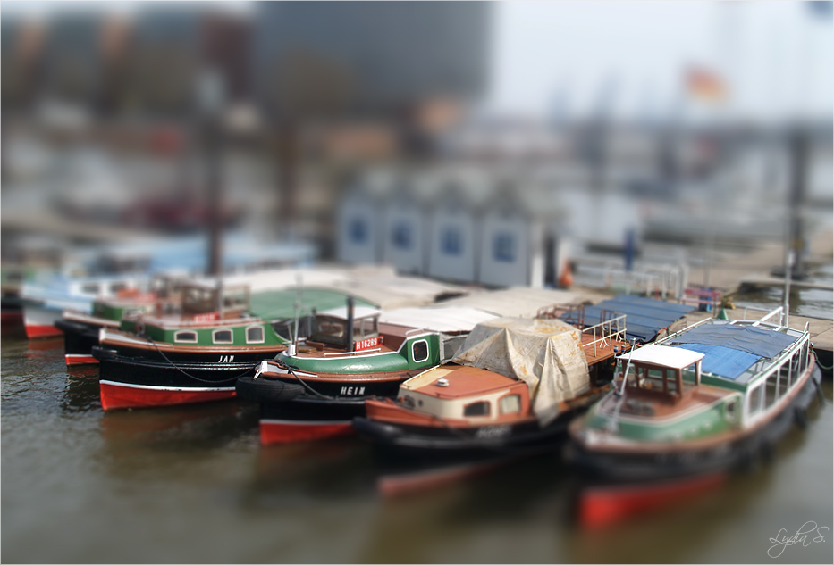 ...Hamburg Hafen...