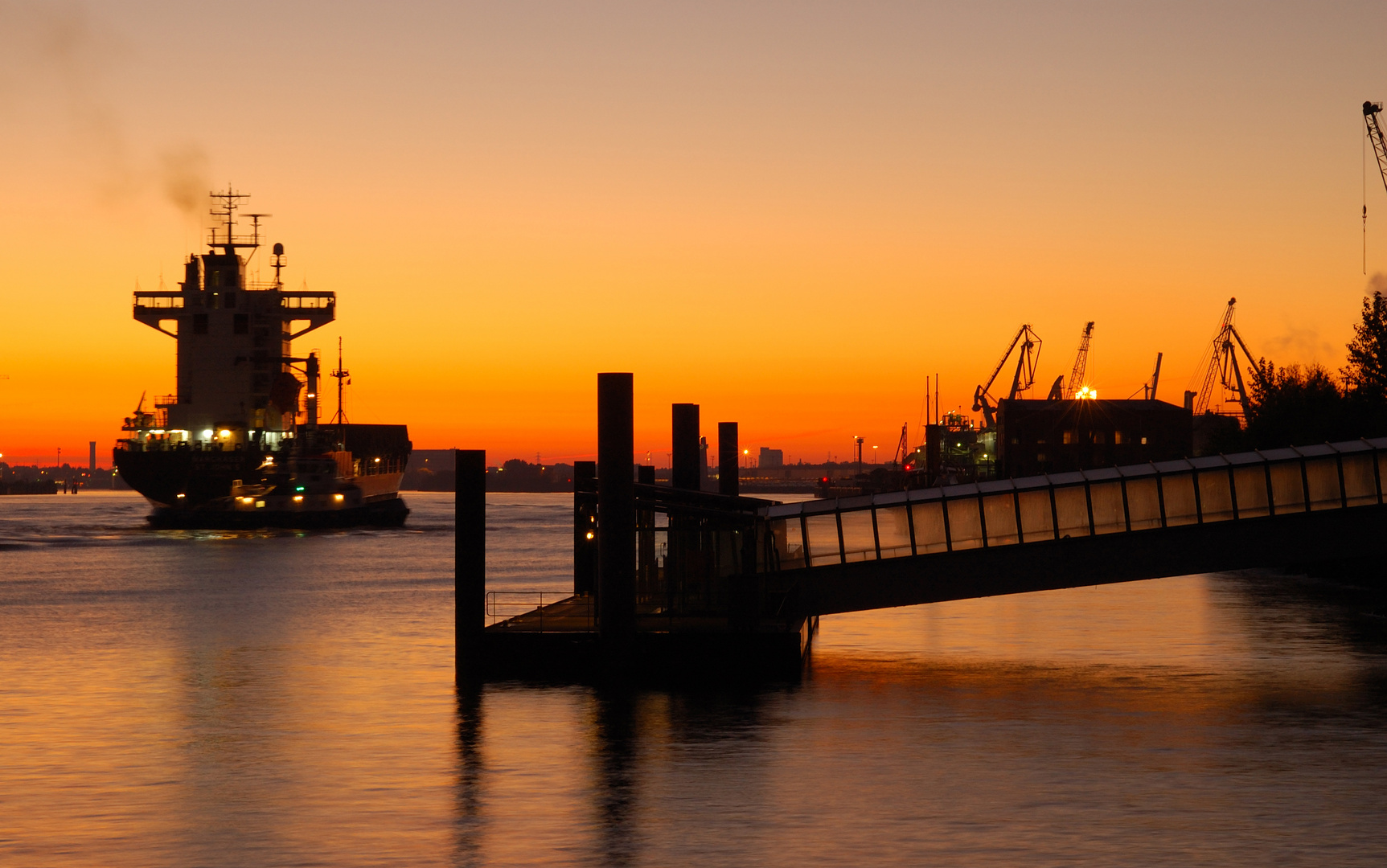 Hamburg - Hafen morgens im November