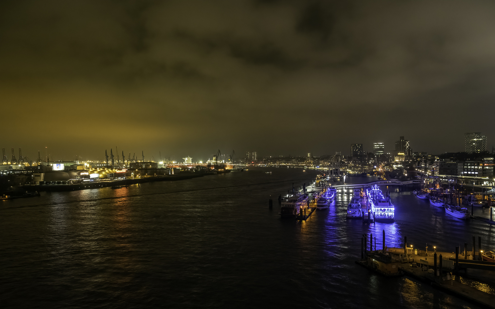 Hamburg-Hafen-Nacht-Elbphilharmonie