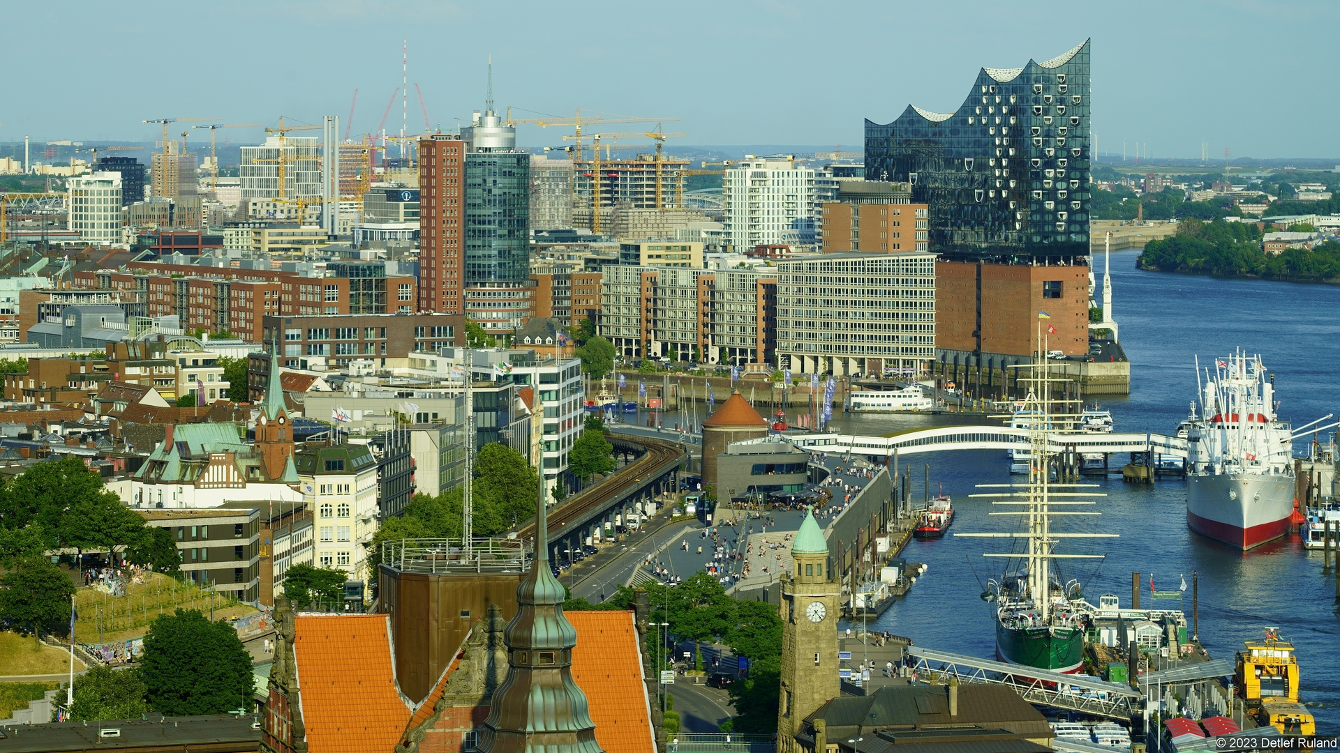 Hamburg HafenCity mit Baustellen