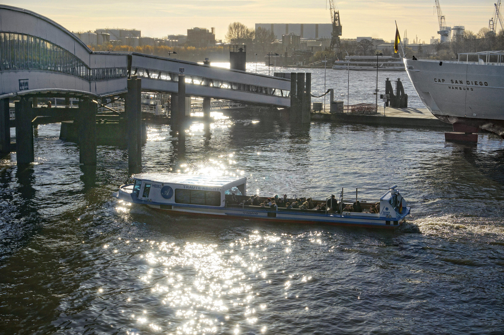 Hamburg  Hafenrundfahrt