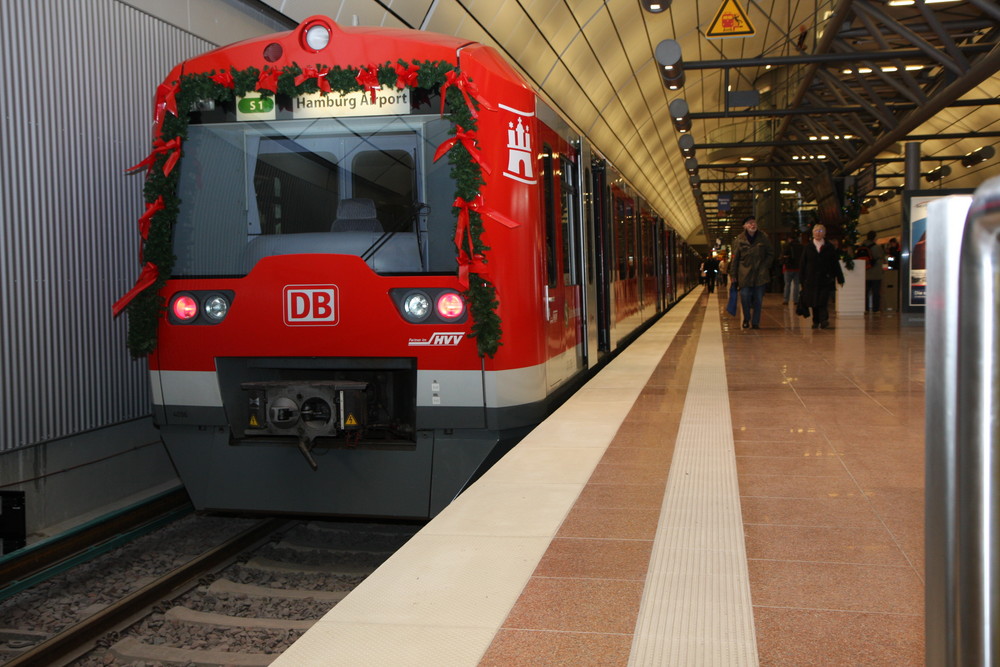 Hamburg hat seine Flughafen S-Bahn (Premierenzug)