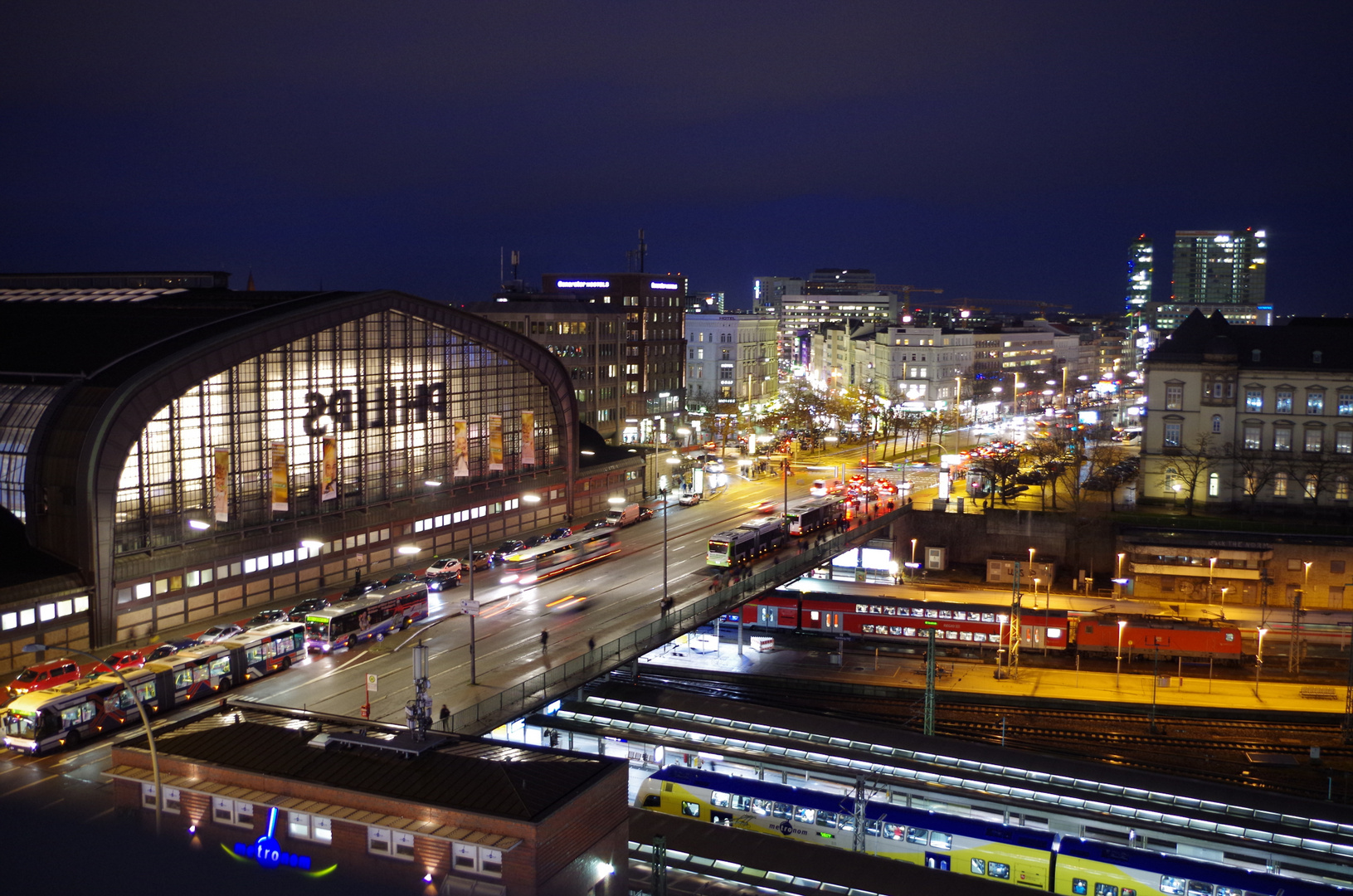 Hamburg- Hauptbahnhof bei Nacht