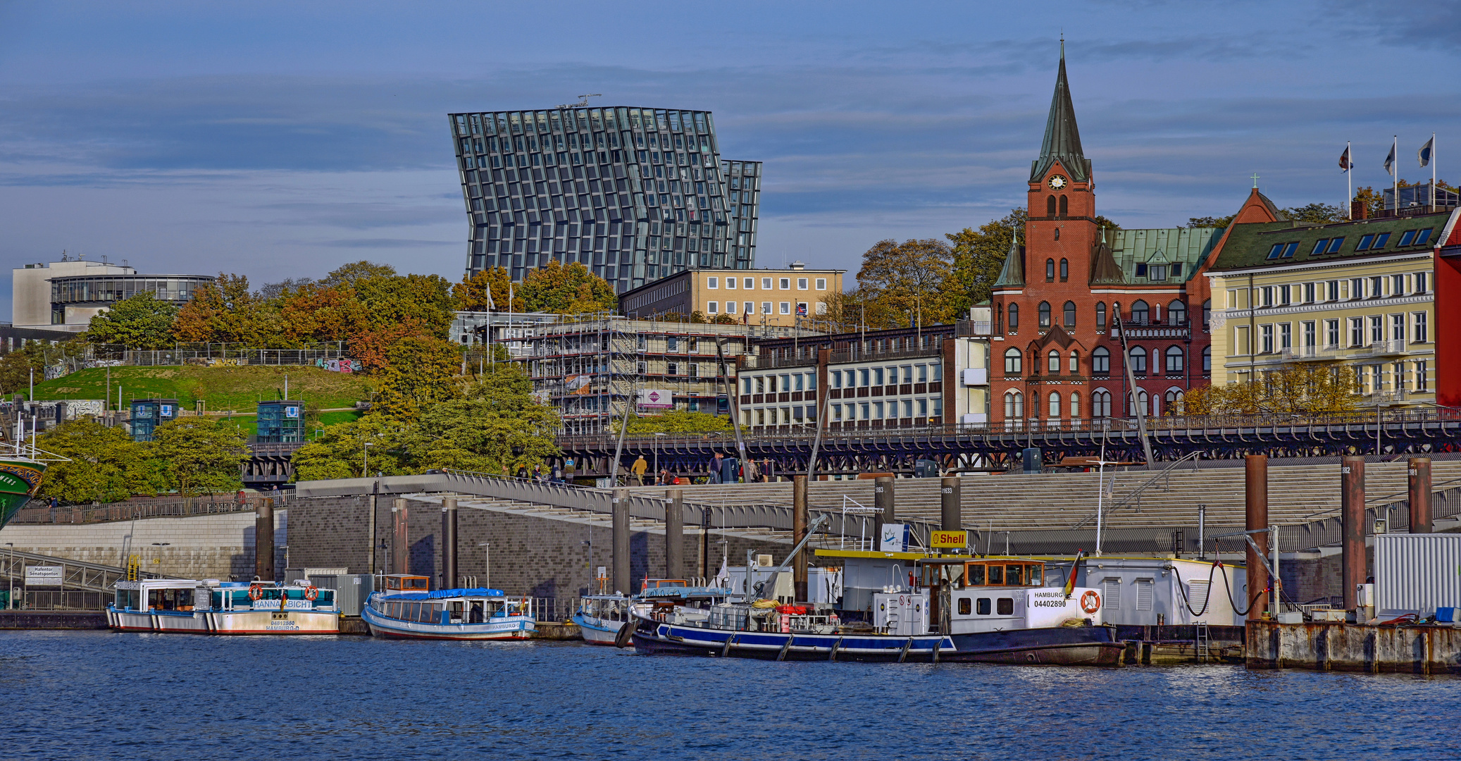 Hamburg  - Hochhaus TANZENDE TÜRME