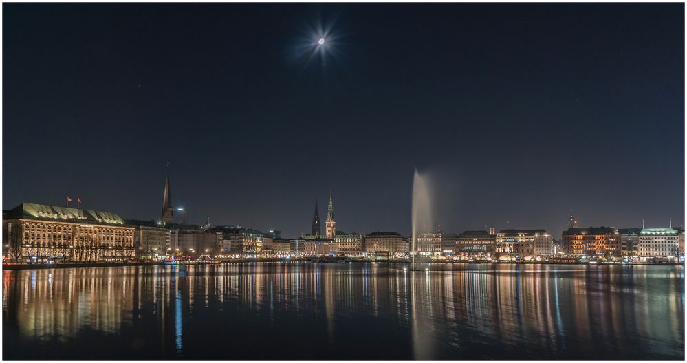 Hamburg im Mondschein