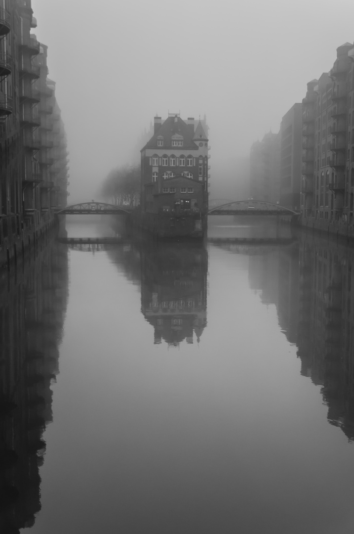 Hamburg im Nebel