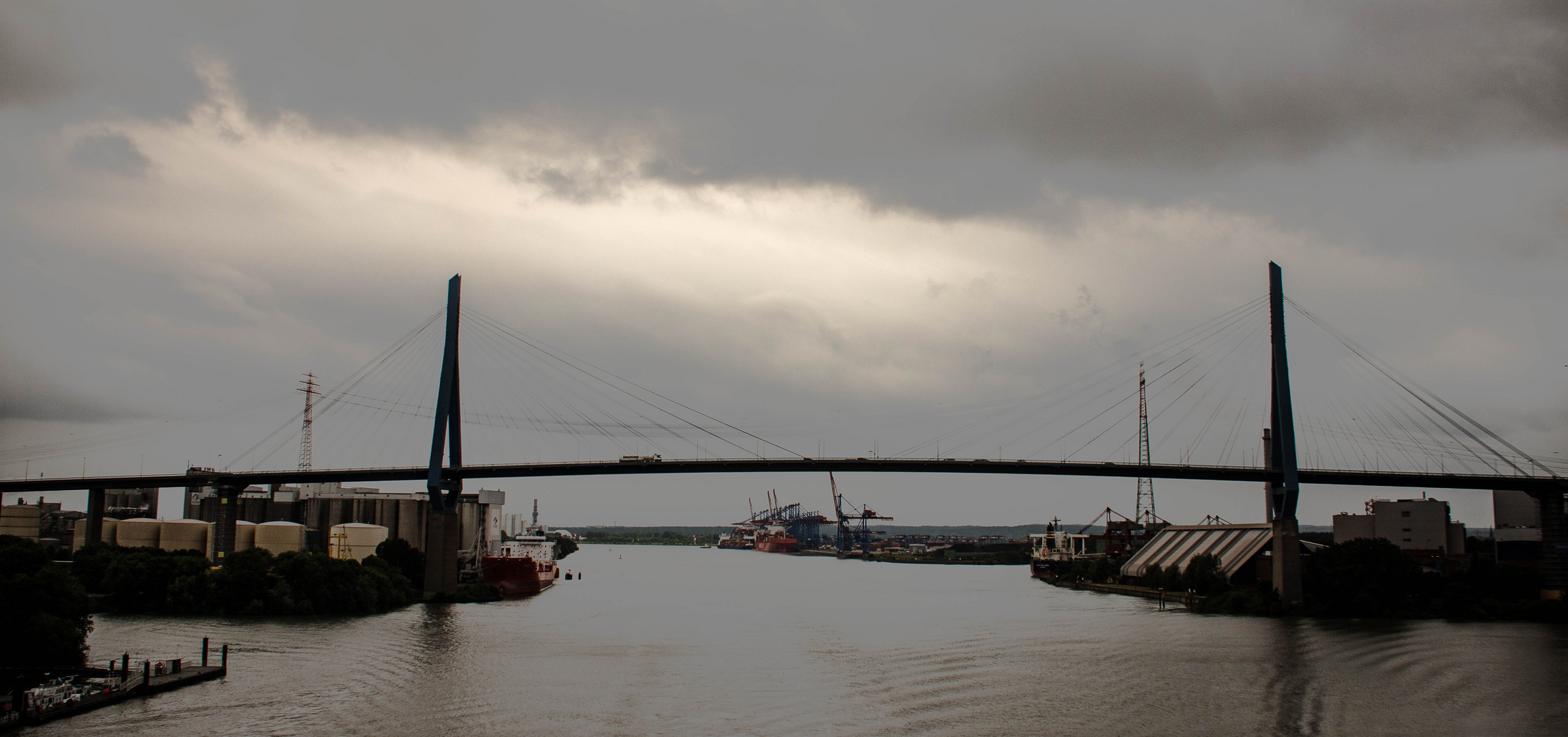  Hamburg  im Regen  Foto Bild architektur deutschland 