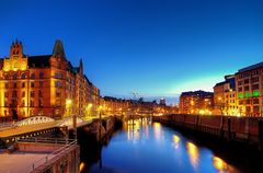 Hamburg Impressionen - Blaue Stunde in der Speicherstadt