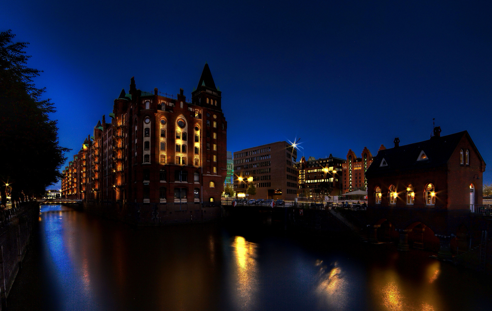 Hamburg Impressionen - Blaue Stunde in der Speicherstadt