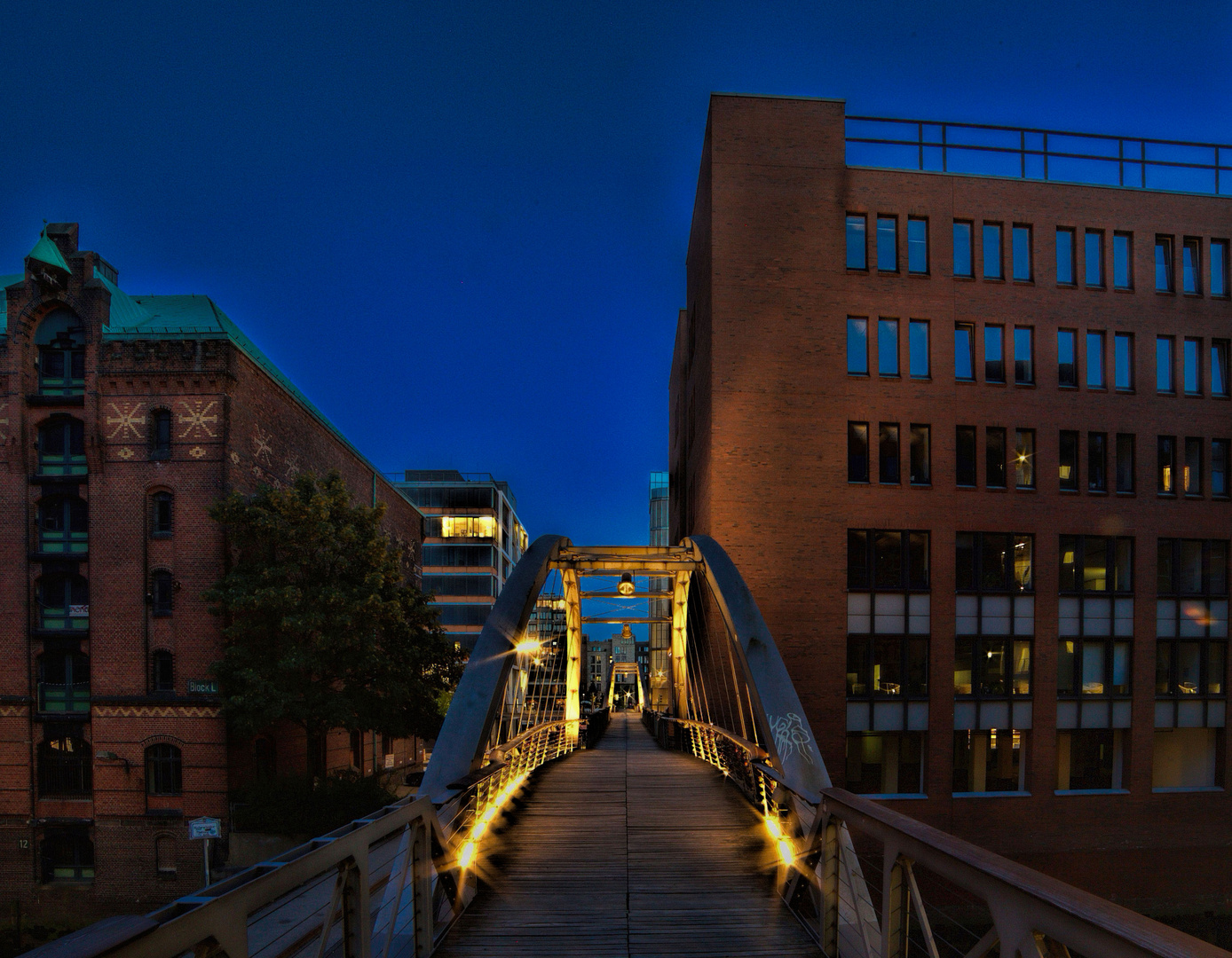 Hamburg Impressionen - der Kibbelsteg, Speicherstadt ALT und NEU