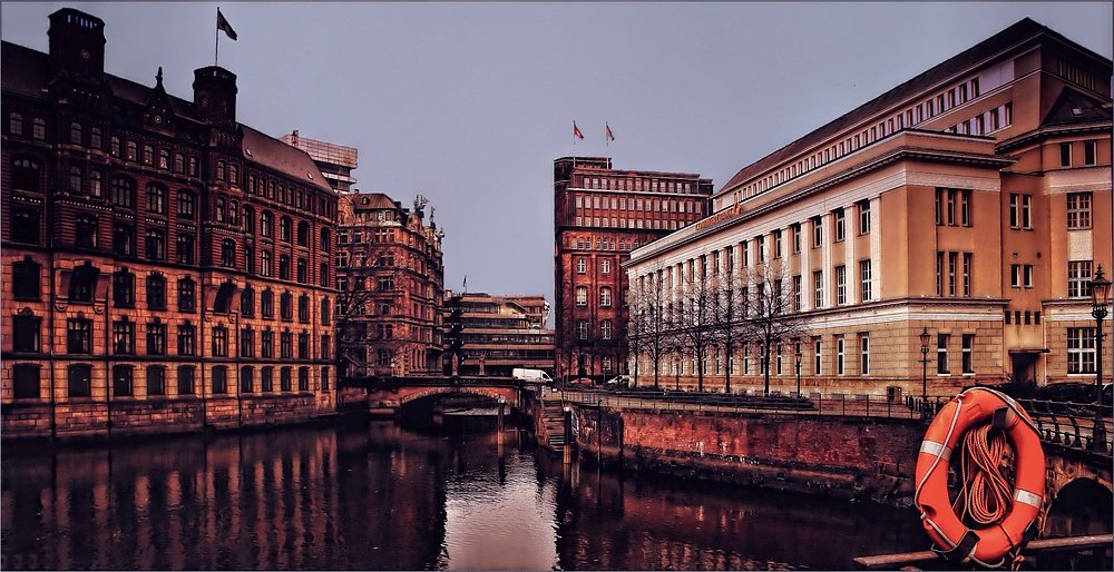 Hamburg Impressionen - die Commerzbank an der Trostbrücke