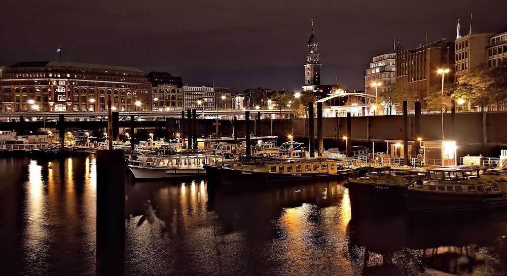 Hamburg Impressionen - Feierabend am Binnenhafen