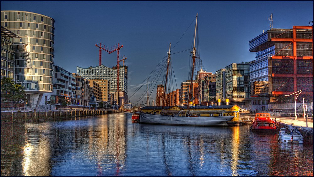 Hamburg Impressionen malerischer Traditionsschiffhafen in der Hafen