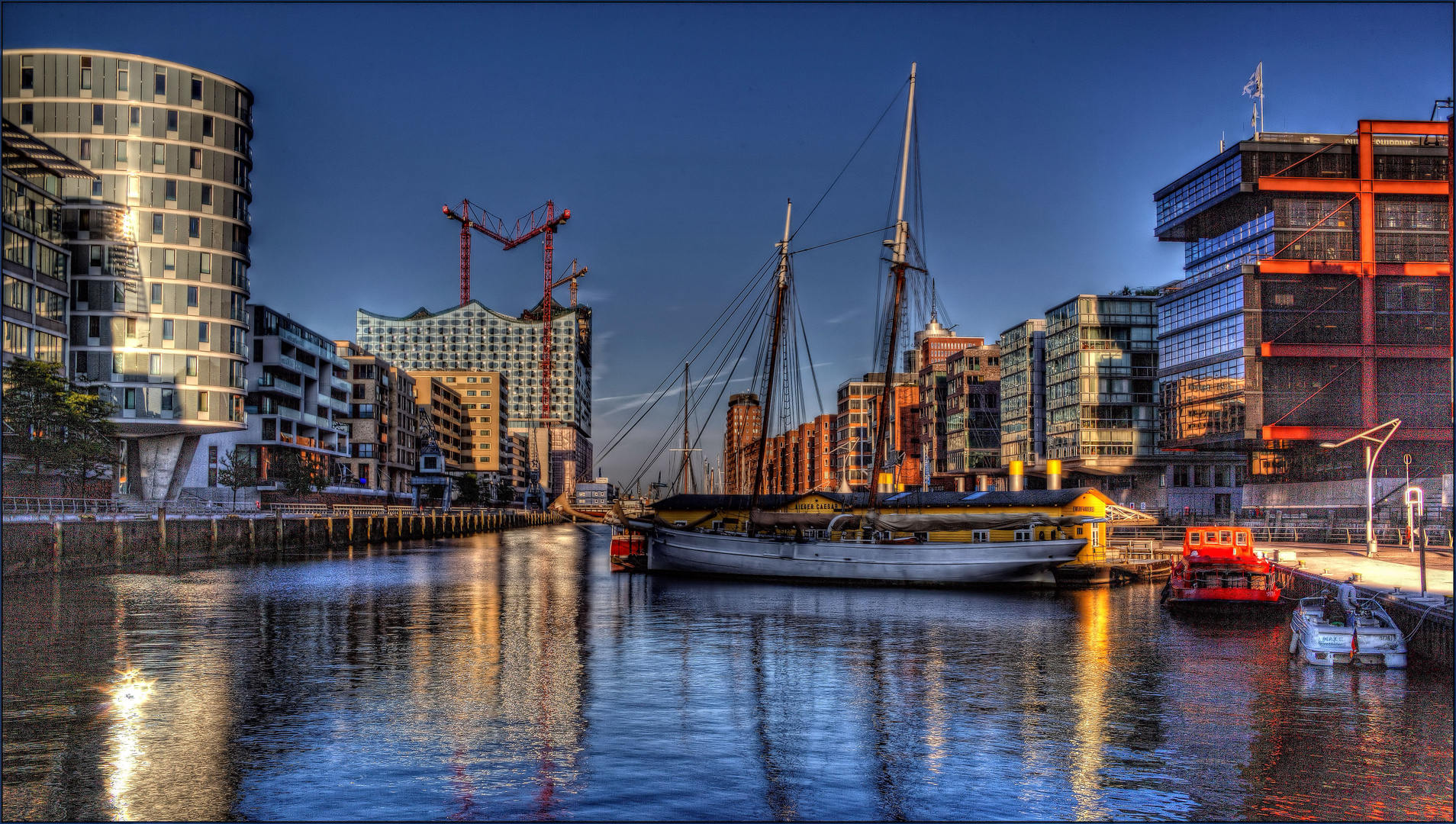 Hamburg Impressionen - malerischer Traditionsschiffhafen in der Hafen City ...