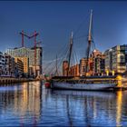 Hamburg Impressionen - malerischer Traditionsschiffhafen in der Hafen City ...