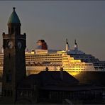 Hamburg Impressionen - QM2 sagt: "Guten Morgen Hamburg"