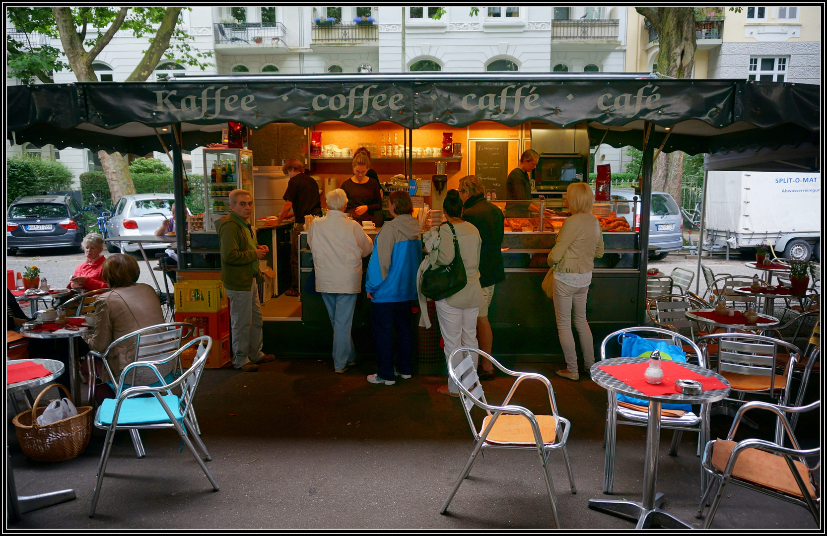 Hamburg Isemarkt  -  Nicht ohne meinen Kaffee ...