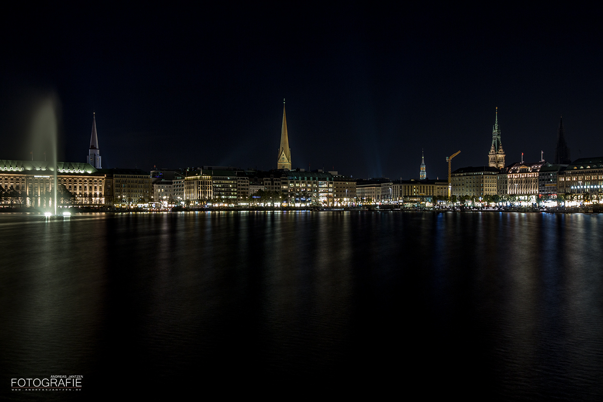 Hamburg Jungfernstieg Binnenalster bei Nacht