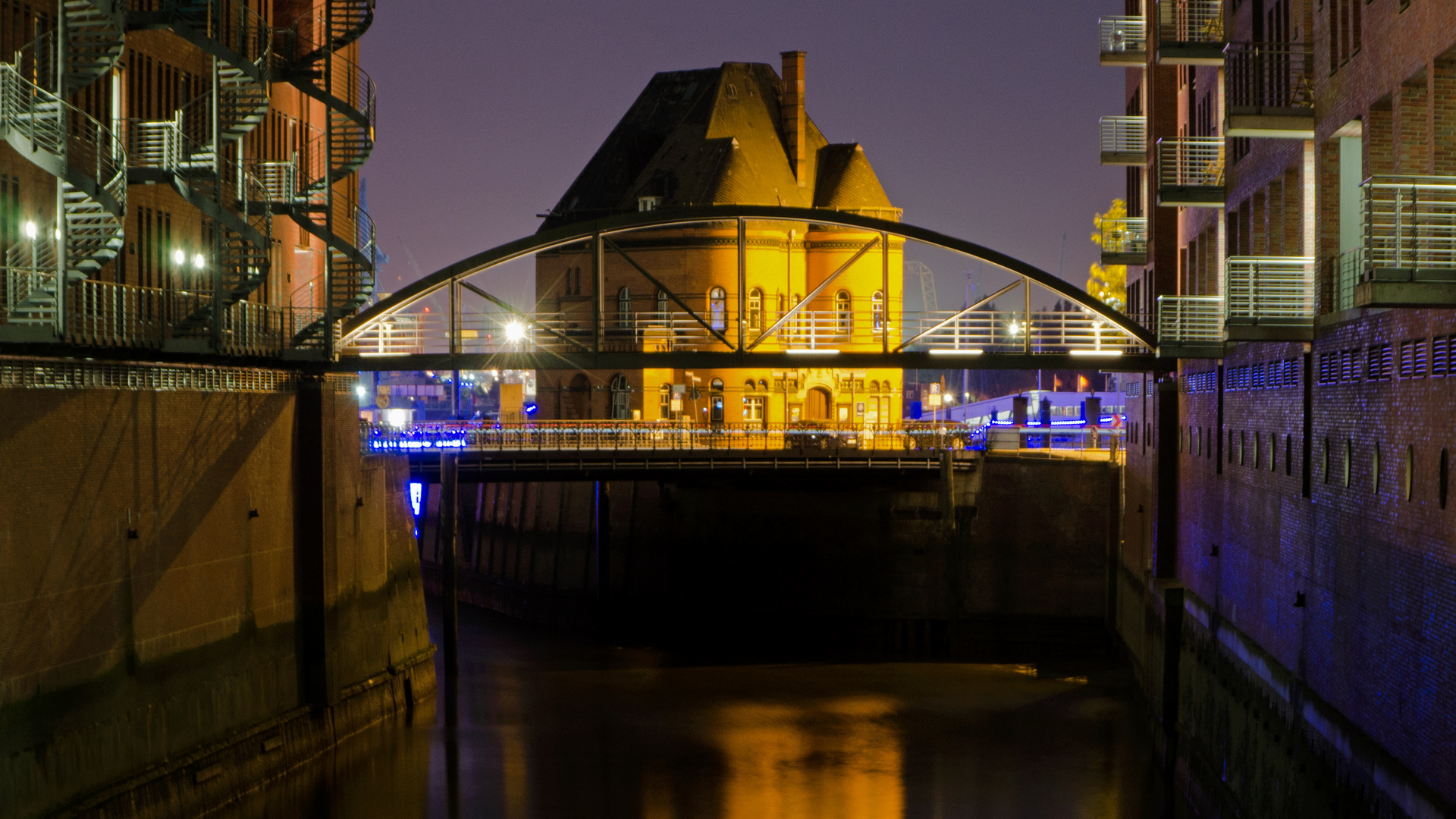 Hamburg-Kehrwiederspitze bei Nacht