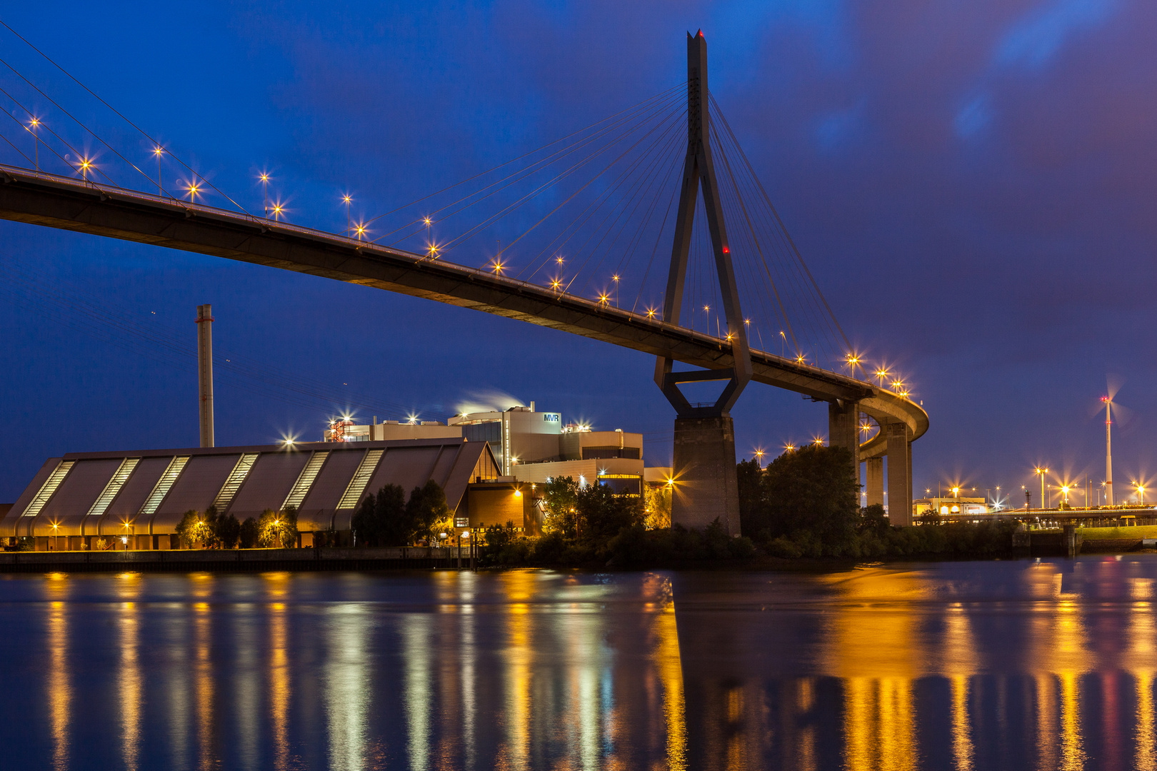 Hamburg: Köhlbrandbrücke bei Nacht