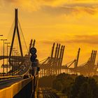 Hamburg. Köhlbrandtbrücke im Abendlicht.