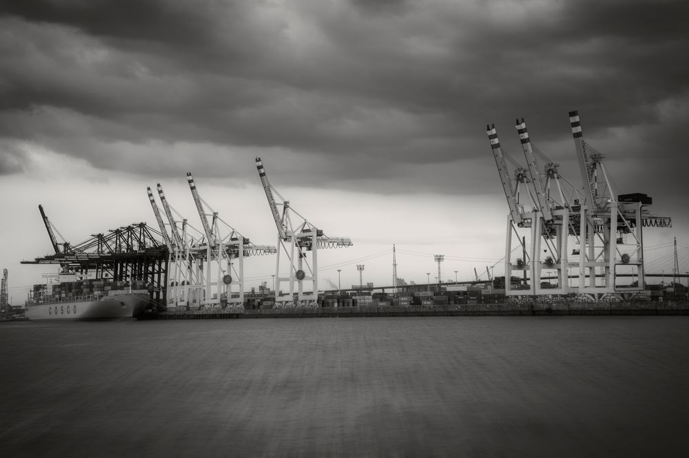 Hamburg Kräne - bewegtes Wasser