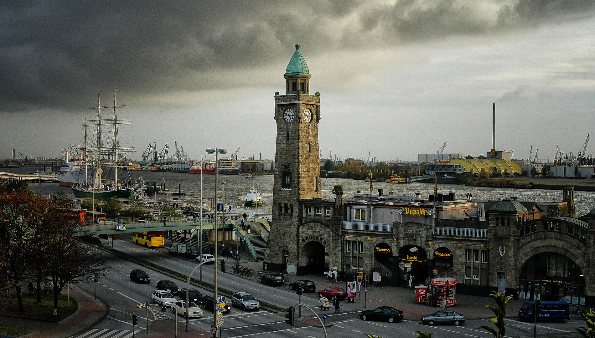 Hamburg- Landungsbrücke