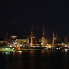 Hamburg Landungsbrücken bei Nacht