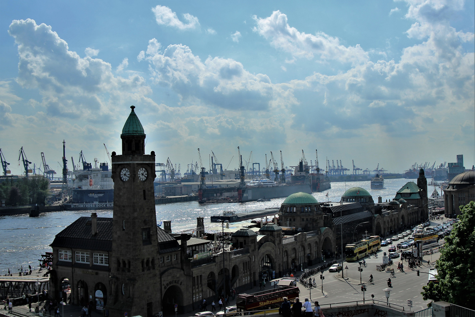 Hamburg Landungsbrücken - Das Tor zu Welt